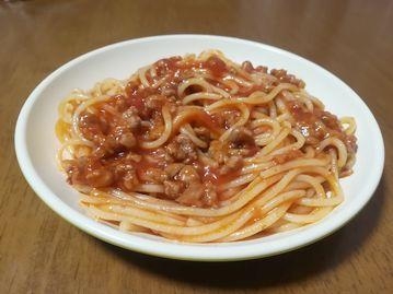 ケチャップ入りのミートソースパスタ