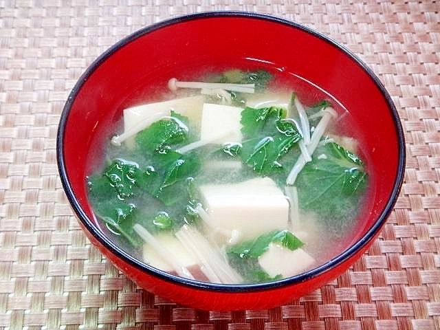 豆腐とえのき大根の葉の味噌汁