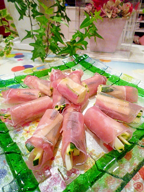 ズッキーニの生ハム巻き♪