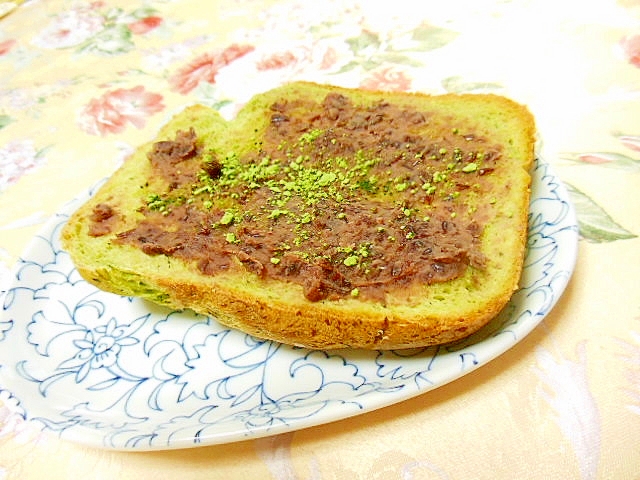 よもぎ食パンｄｅ❤粒あんと青汁のバター生姜トースト