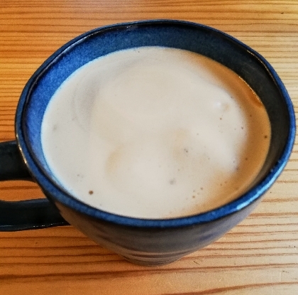 ふわふわ癒しのカフェですね♡
何だかバタバタでやっとほっと一息です( ღ´⌣`)ﾎｯ
これを飲んでまた運転です。tonちゃんの牛乳出しコーヒー毎日飲んでます❣