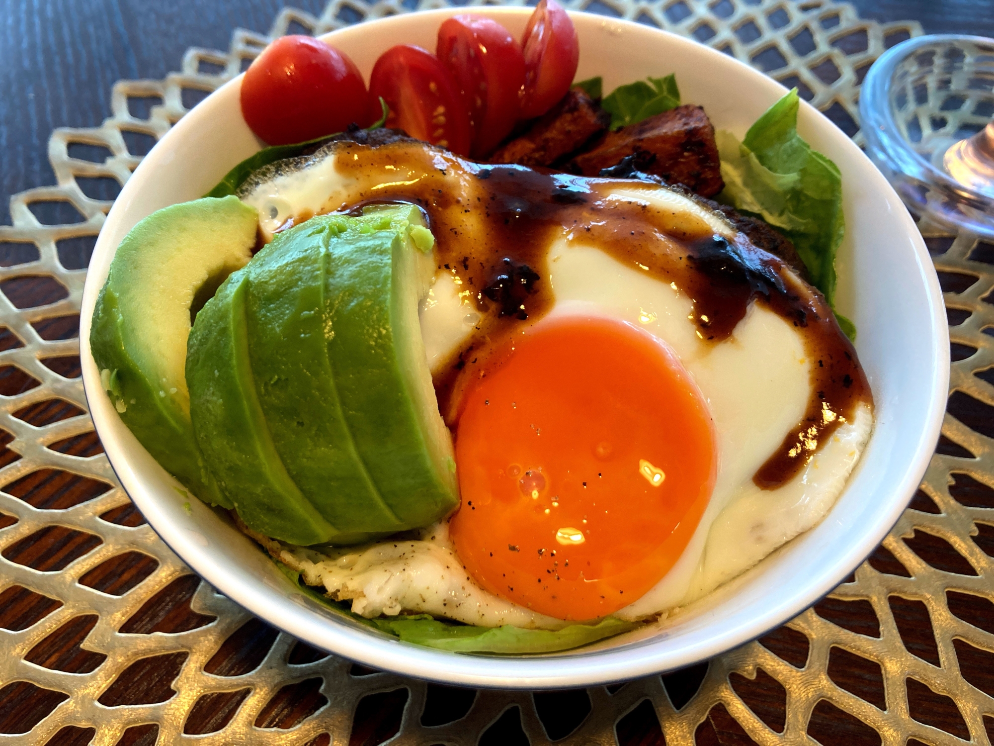 ハンバーグをリメイク！ロコモコ丼