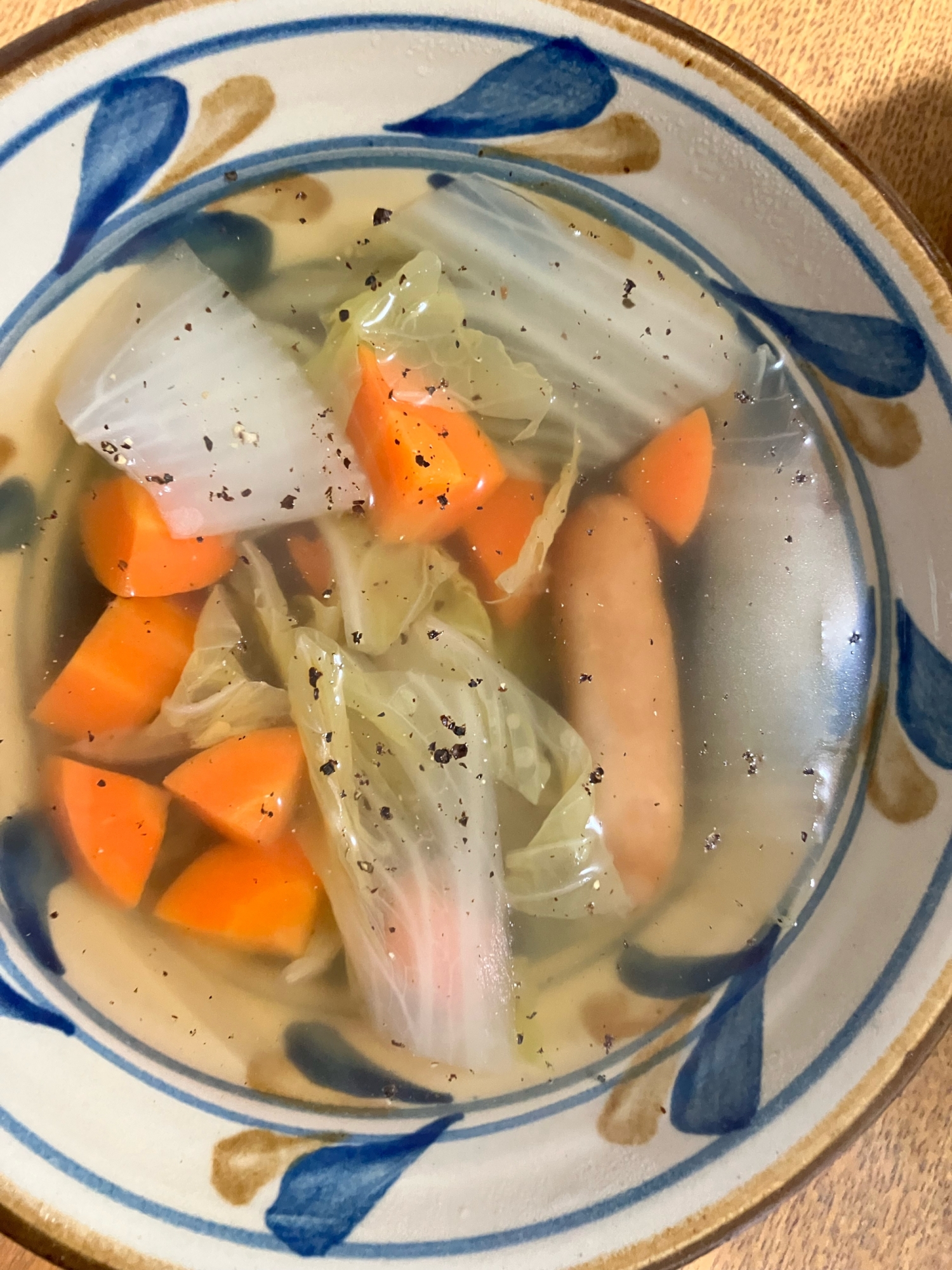 白菜とにんじんのコンソメスープ