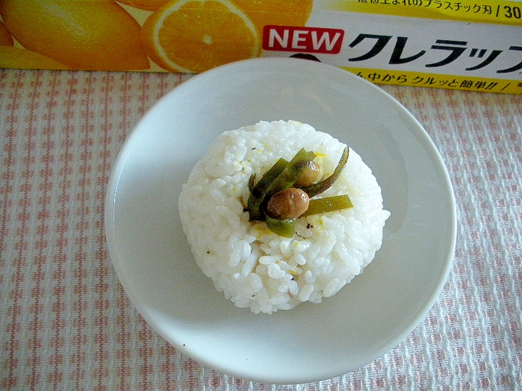 北海道☆ゆで大豆と昆布の生姜しょう油おにぎり☆