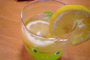 ほんのりレモン味 蜂蜜レモン水 レシピ 作り方 By ひろりん１１０６ 楽天レシピ