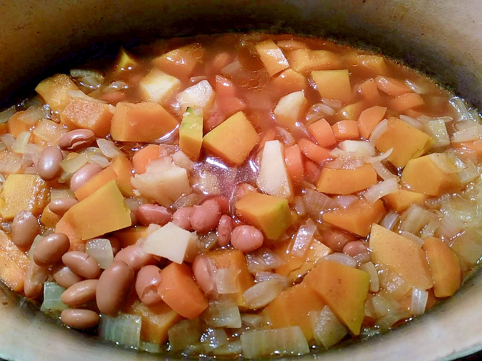 豆とかぼちゃとジャガイモのスープ
