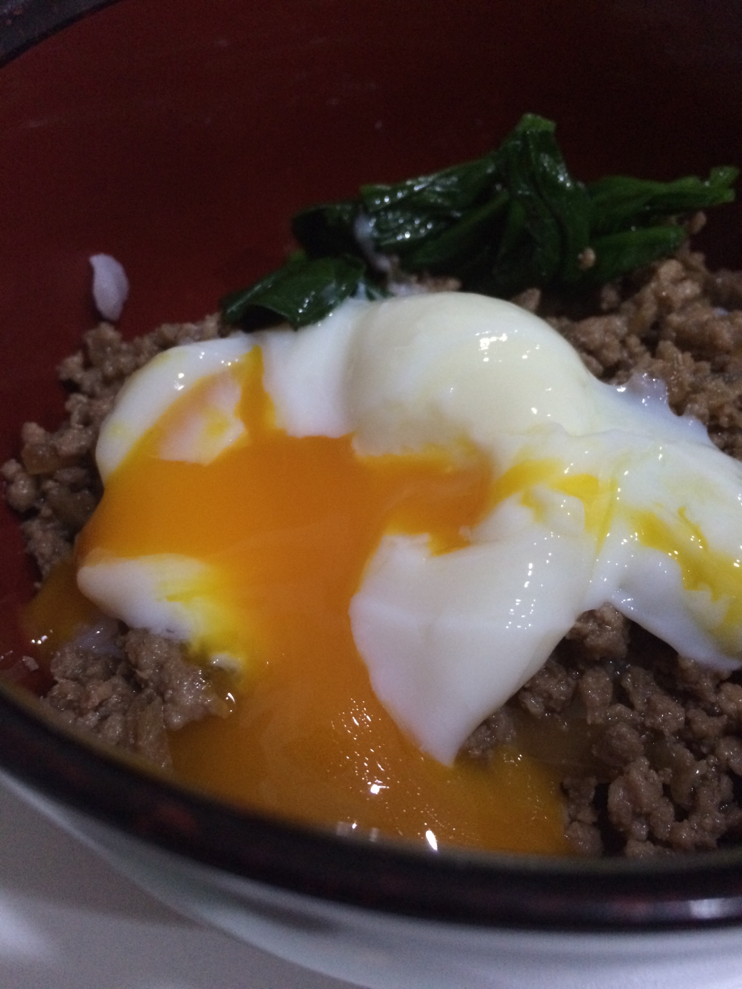 子供も大好き♡そぼろ丼温泉卵のせ