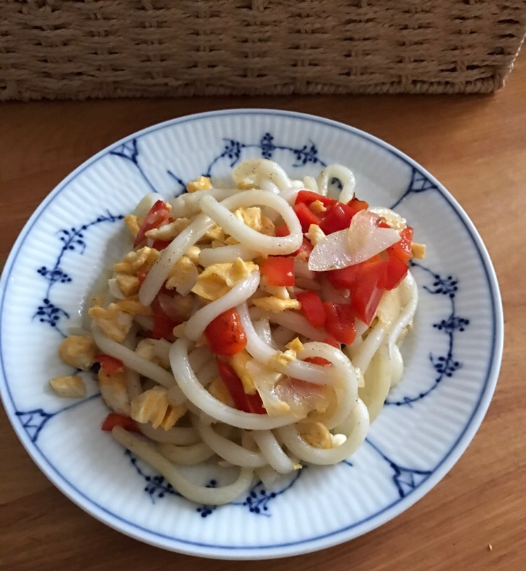 パプリカと炒り卵の焼きうどん