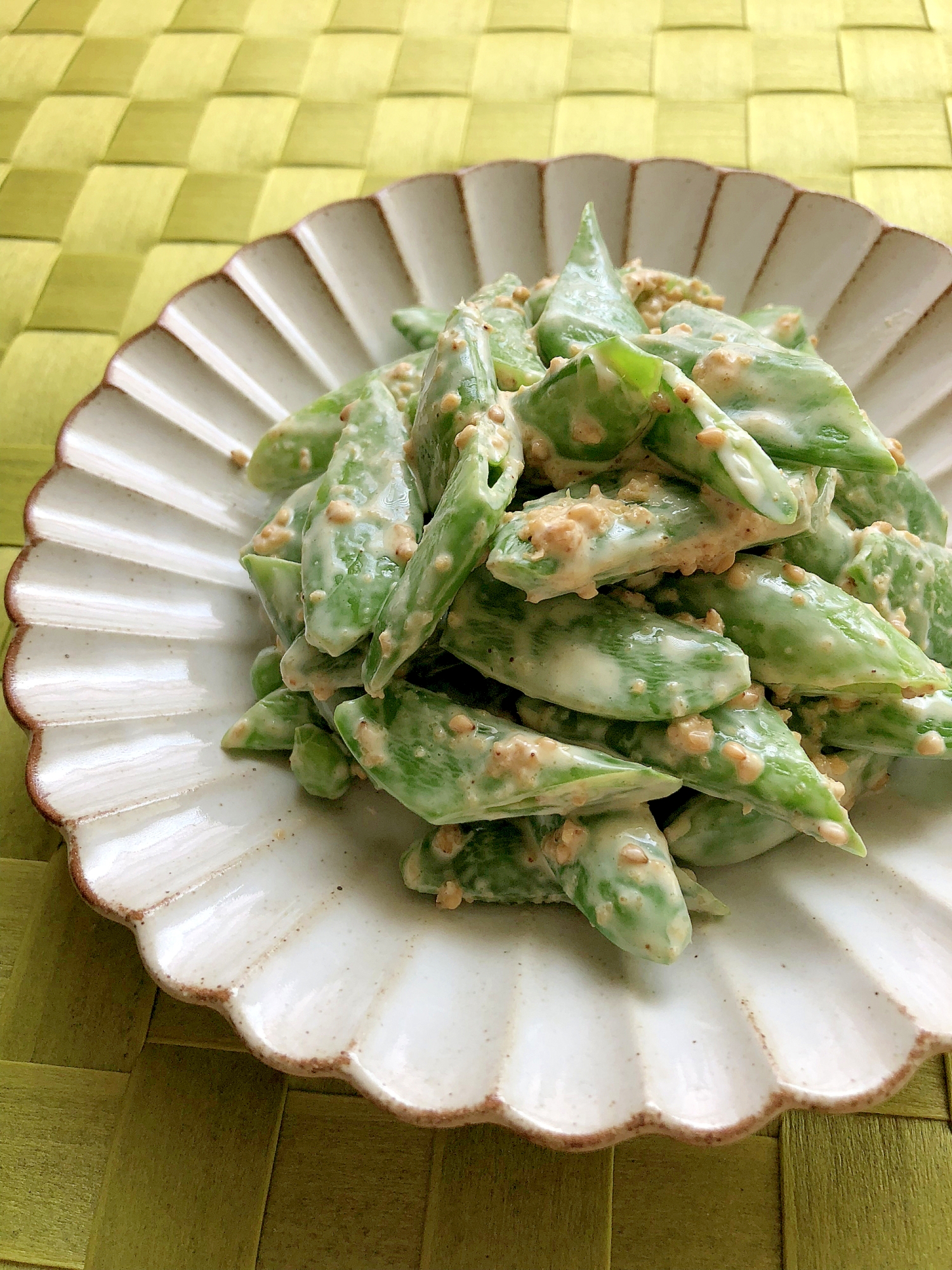 スナップえんどうのわさびごマヨポン和え