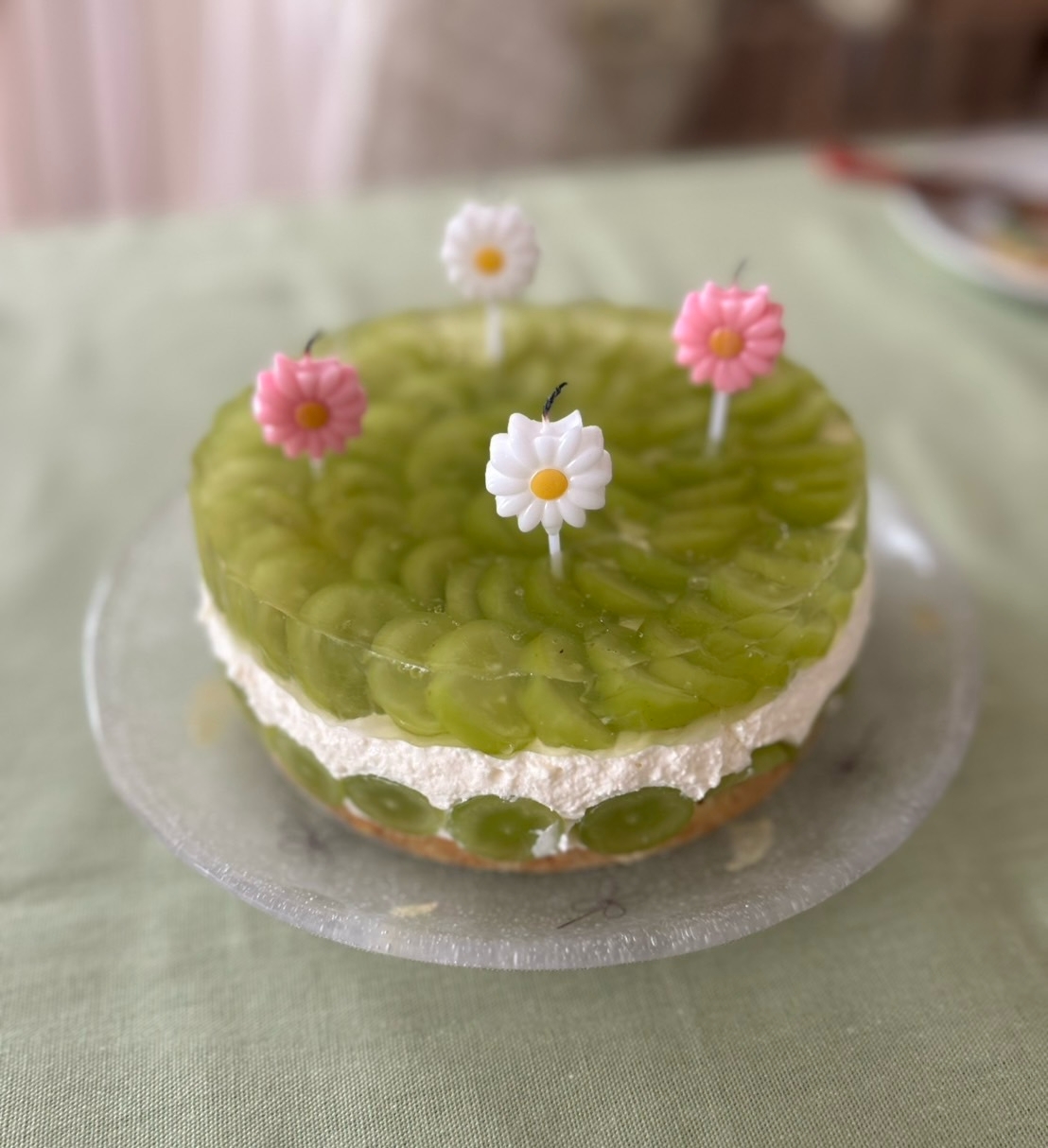 シャインマスカットたっぷり♪レアチーズケーキ