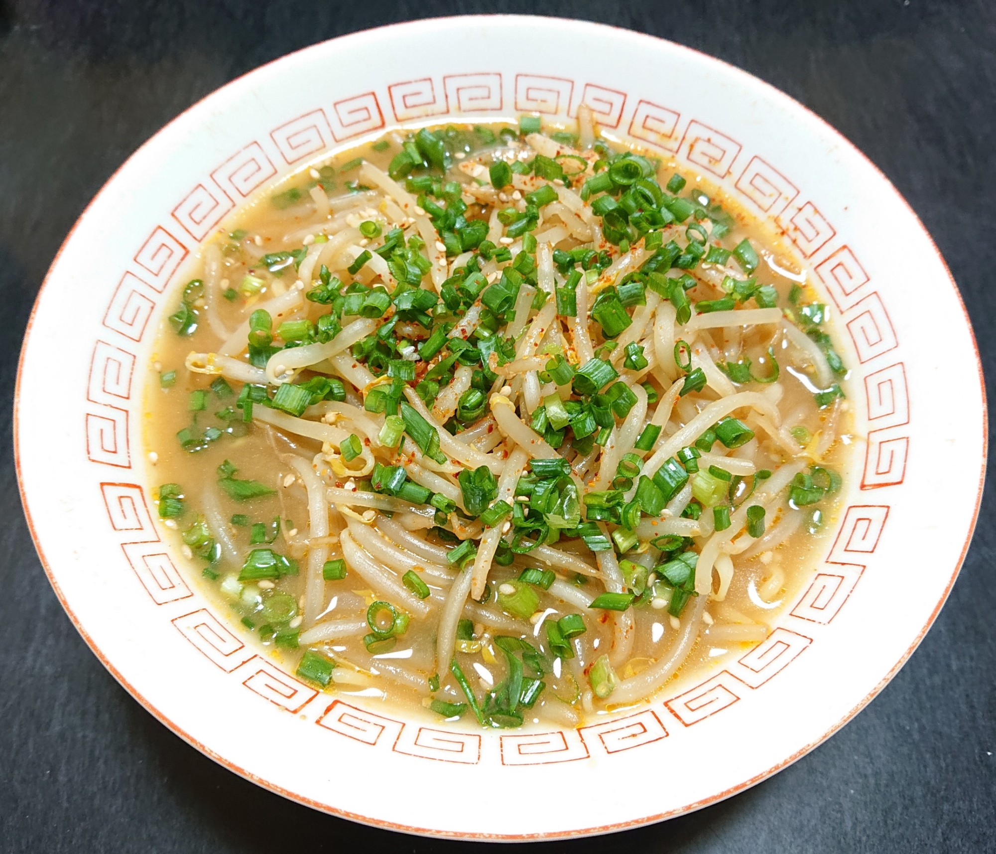 チルドで☆ピリ辛ネギもやしの味噌ラーメン