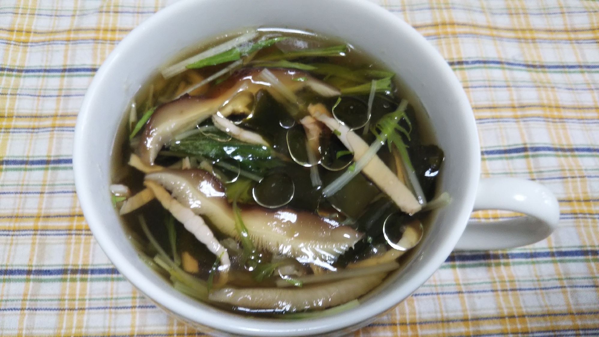 干し椎茸とハムと水菜とワカメとえごま油のスープ☆