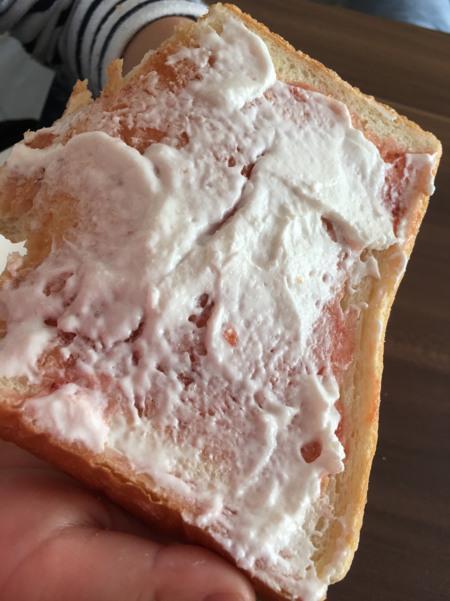 いちご生クリームトースト