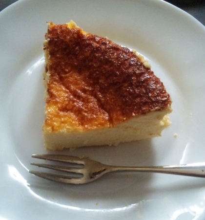 初レポ♪牛乳とクリームチーズで。
底が外れる型で作ったら生地が隙間から流れ出ちゃいました(^_^;)
でも簡単＆美味しい☆友達も大喜び♪また作ります！