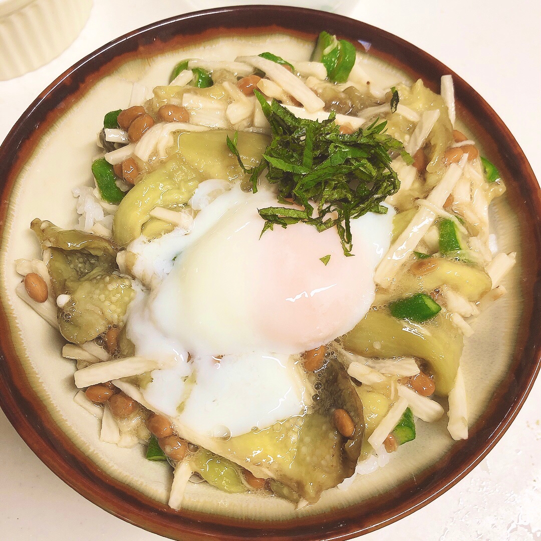 夏バテに♪レンジで焼きナスのネバネバ丼