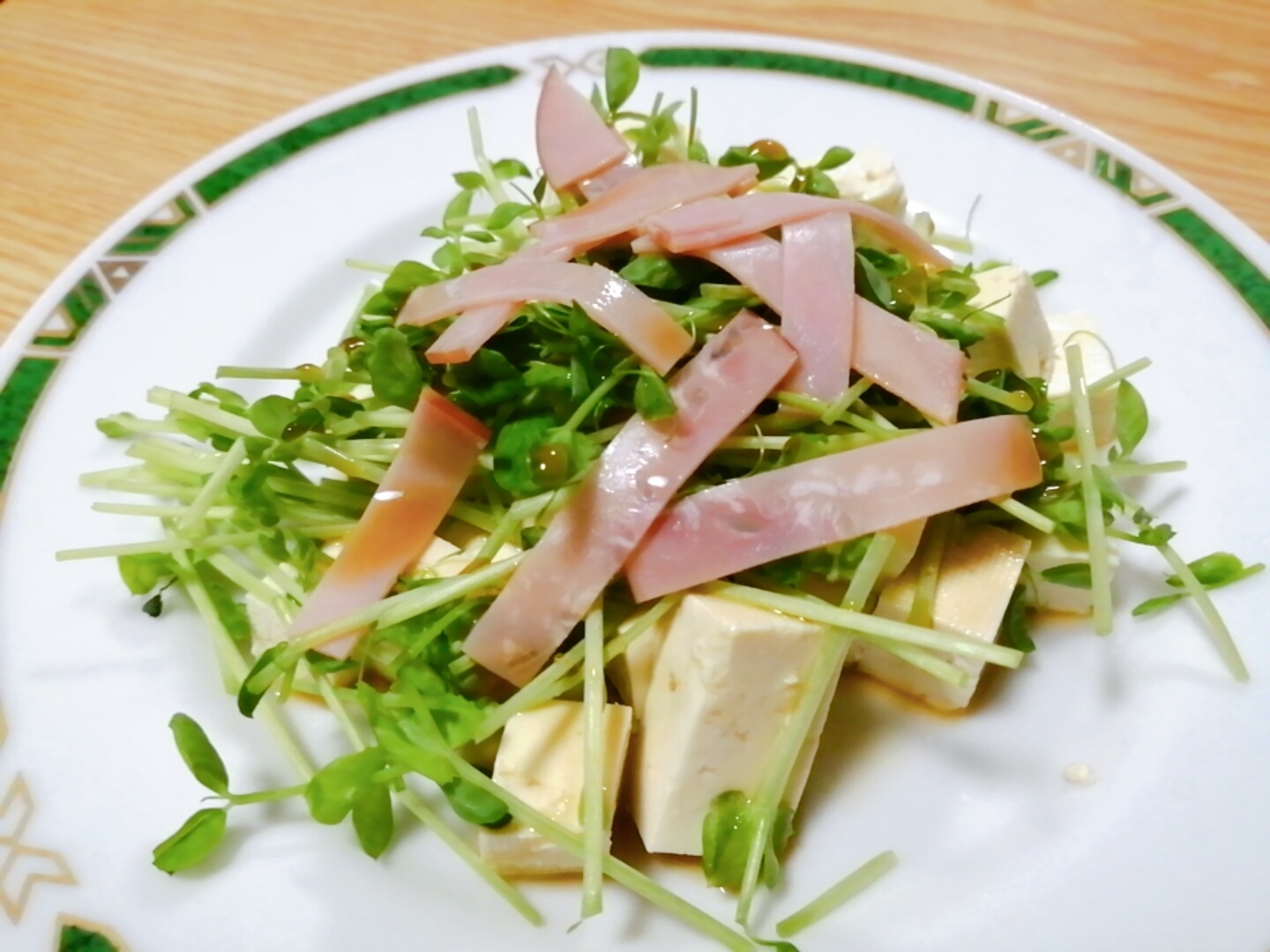 簡単☆豆腐と豆苗とハムのサラダ