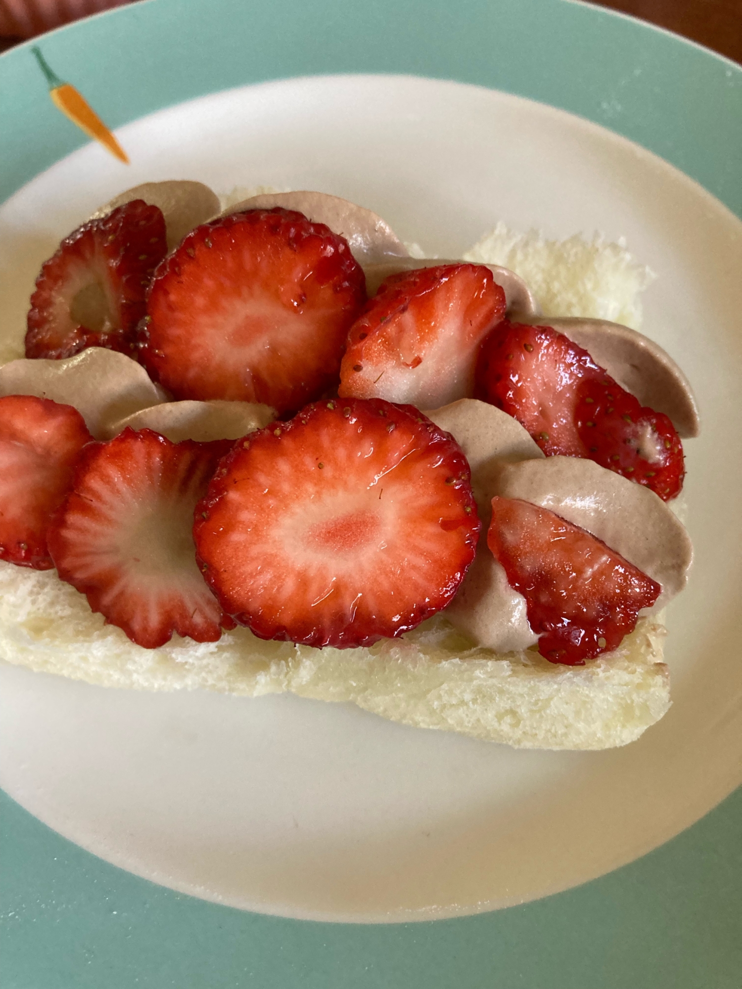 残りのクリームで《ケーキ気分パン》