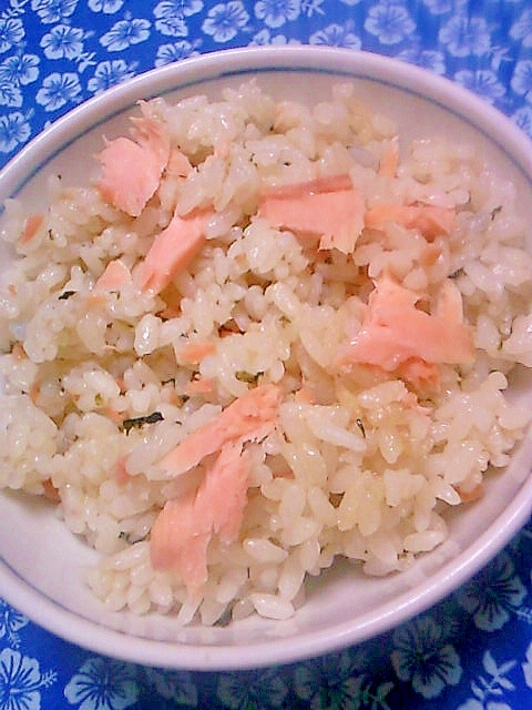 鮭の切り身とお茶漬け海苔の炊き込みご飯