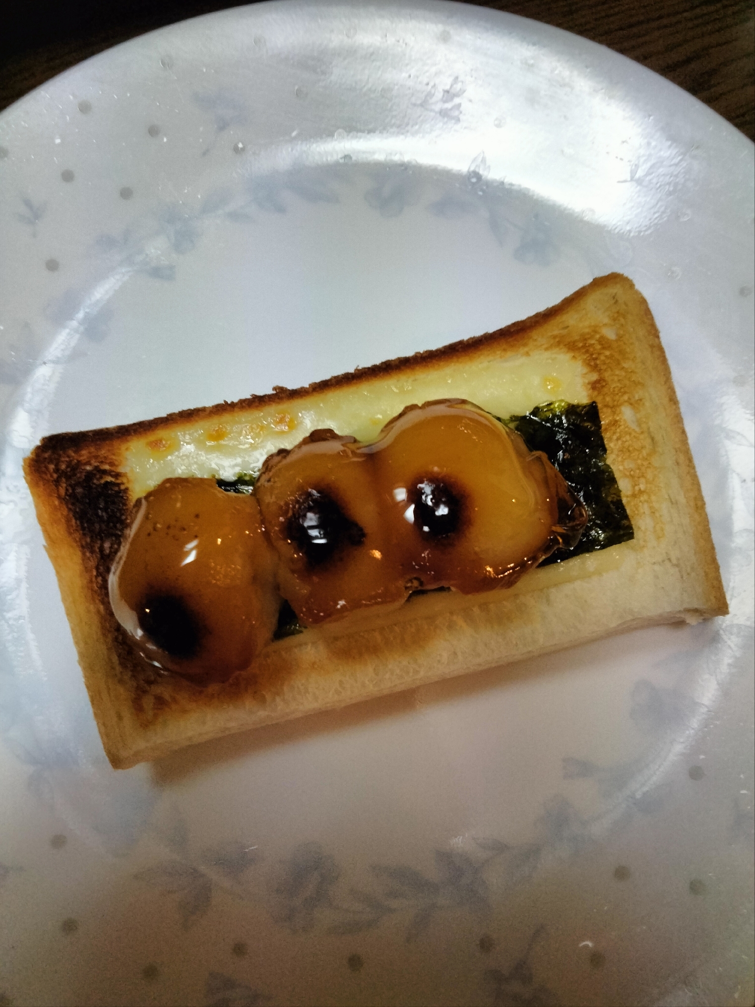 チーズトーストアレンジ みたらし団子のせて