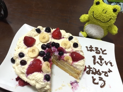 1歳の誕生日ケーキの試作！クリームを豆腐と豆乳で作ったので少し見た目がモソモソしてますが、生地は美味しかったです(*^^*)砂糖50ｇで充分甘かったです！