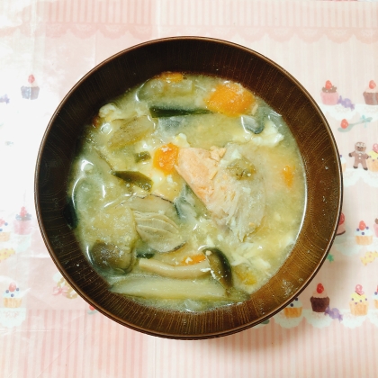 タラのあらでお味噌汁