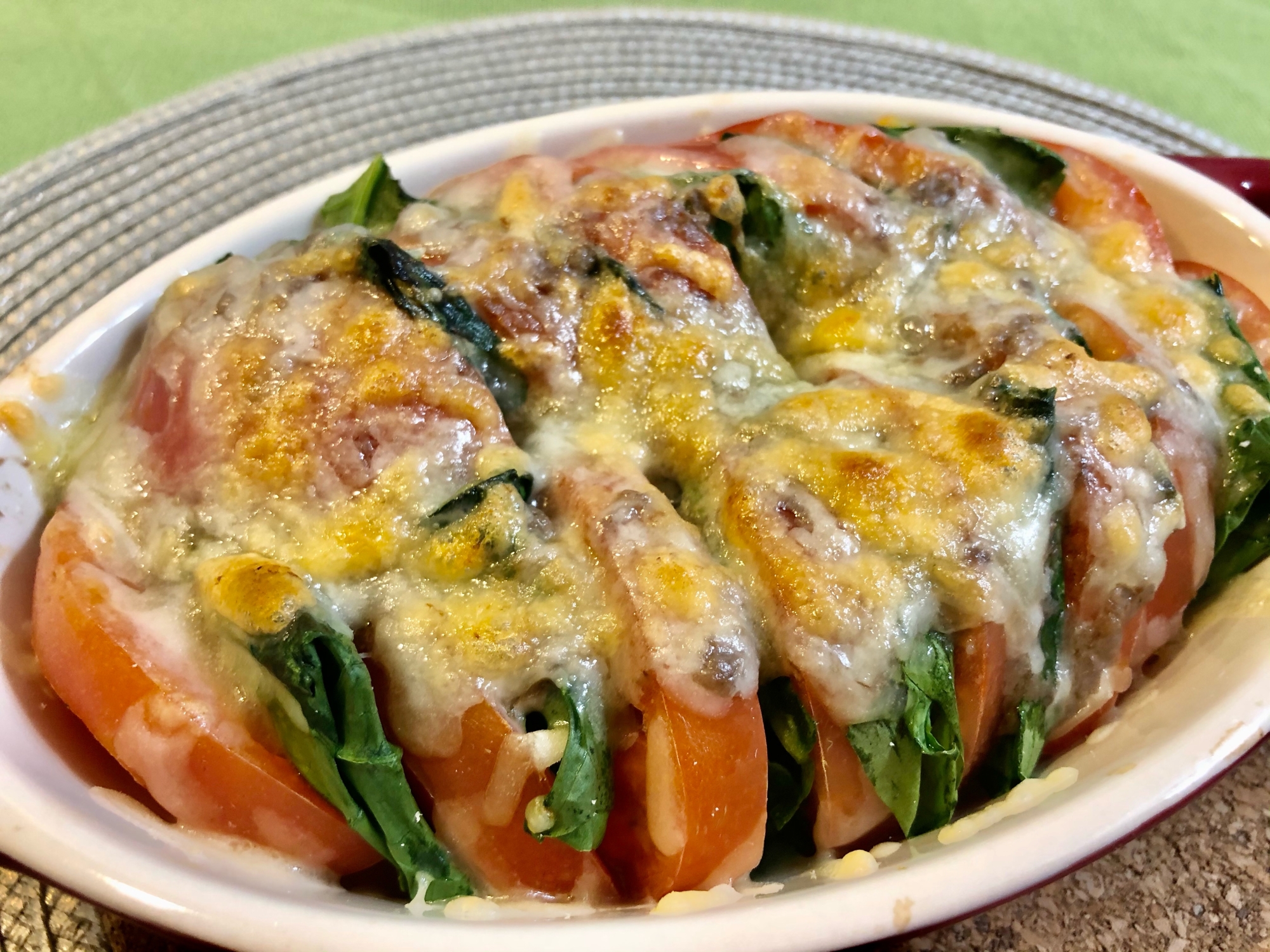 簡単副菜♫アンチョビソースでほうれん草とトマト焼き
