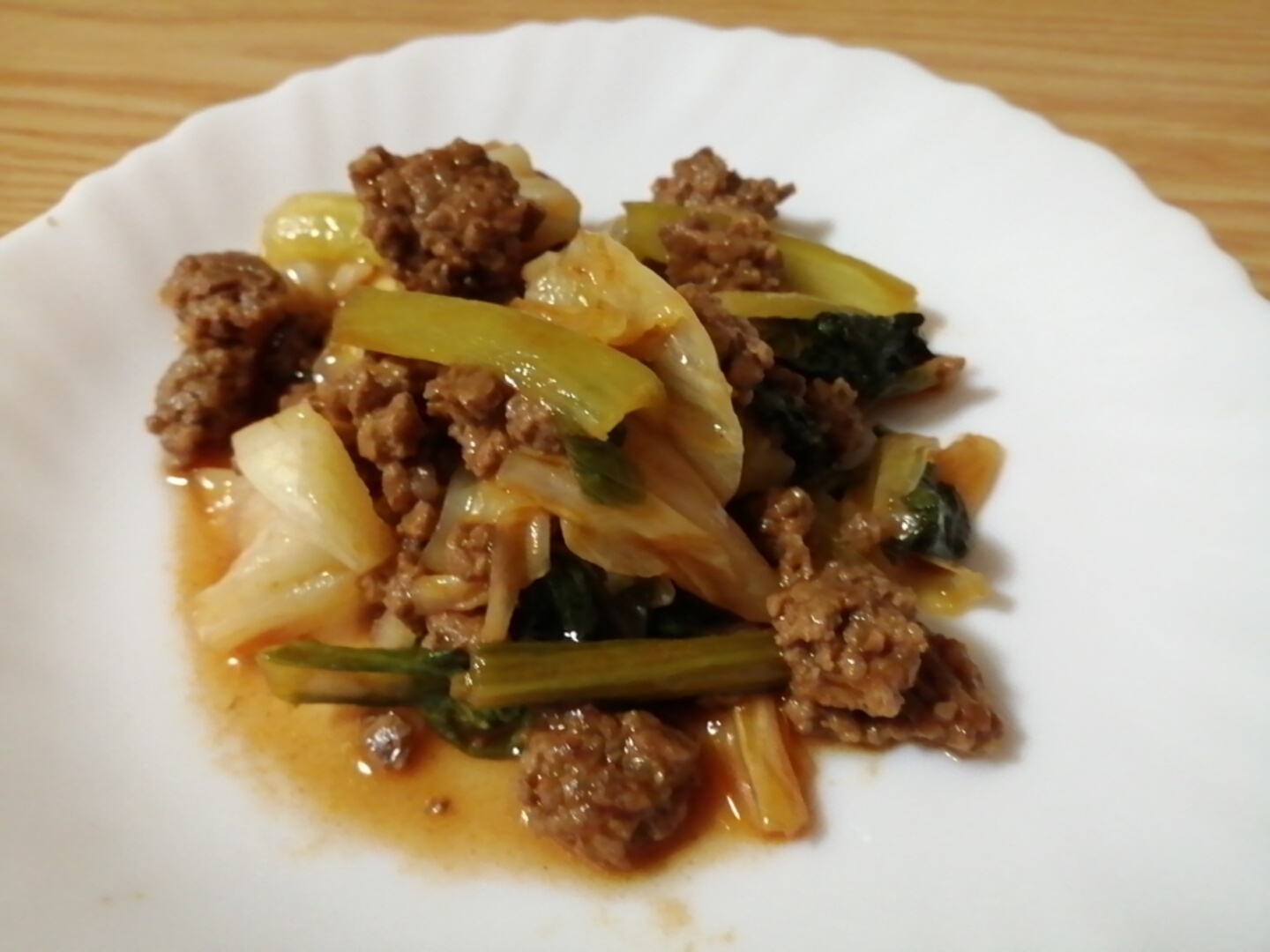 合い挽き肉と小松菜とキャベツのケチャップ炒め