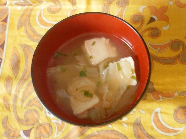 キャベツ・豆腐の味噌汁
