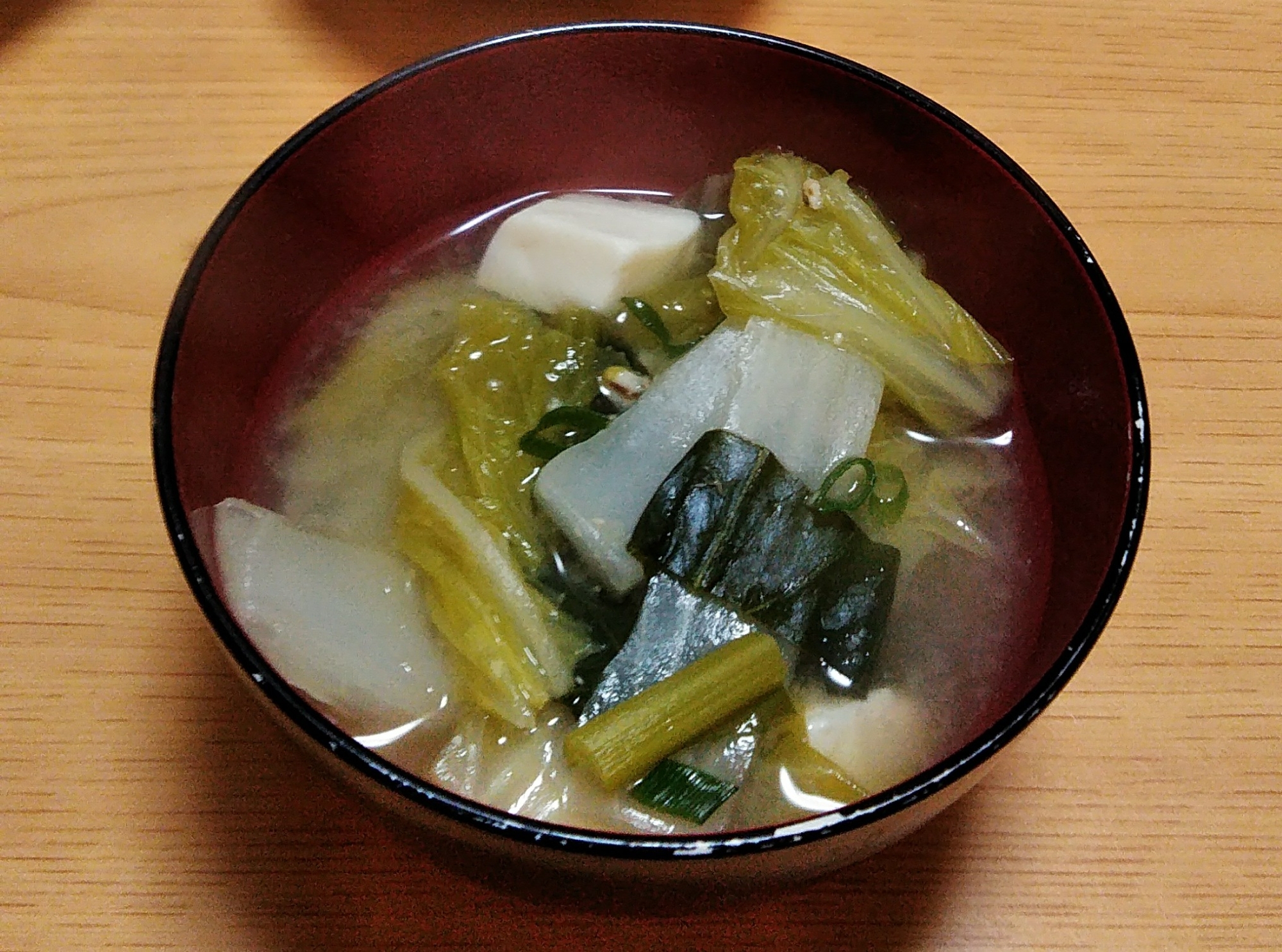 白菜と小松菜と豆腐の味噌汁