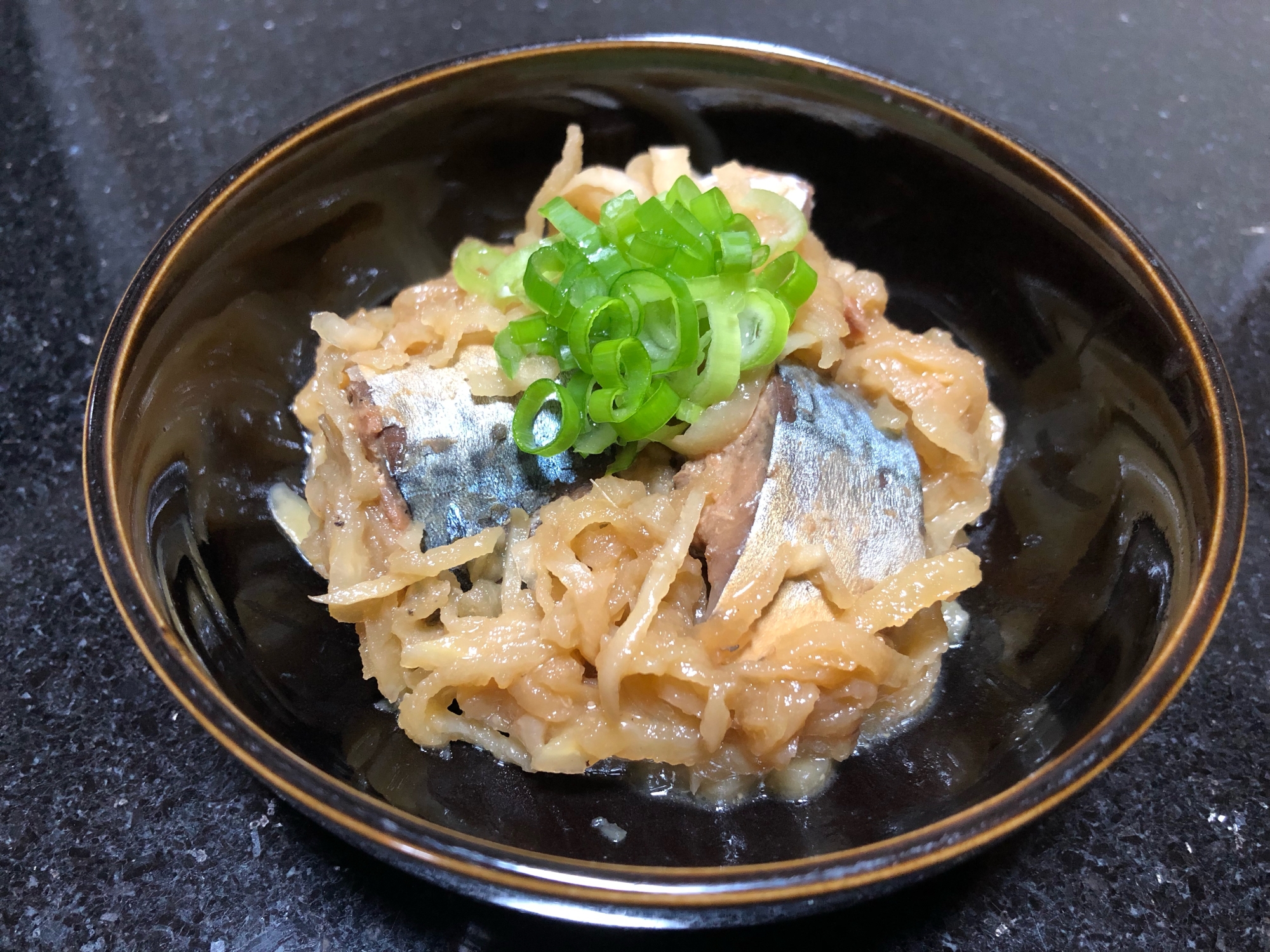 簡単！　サバ味噌煮缶で切り干し大根の煮物