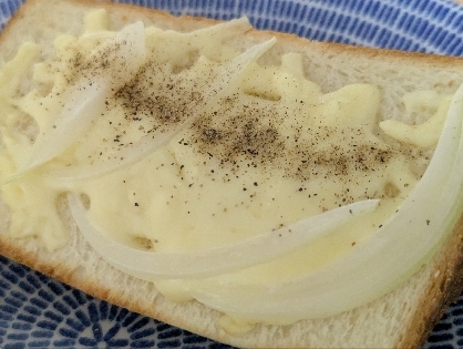 チーズトーストアレンジ 玉ねぎスライスのせて