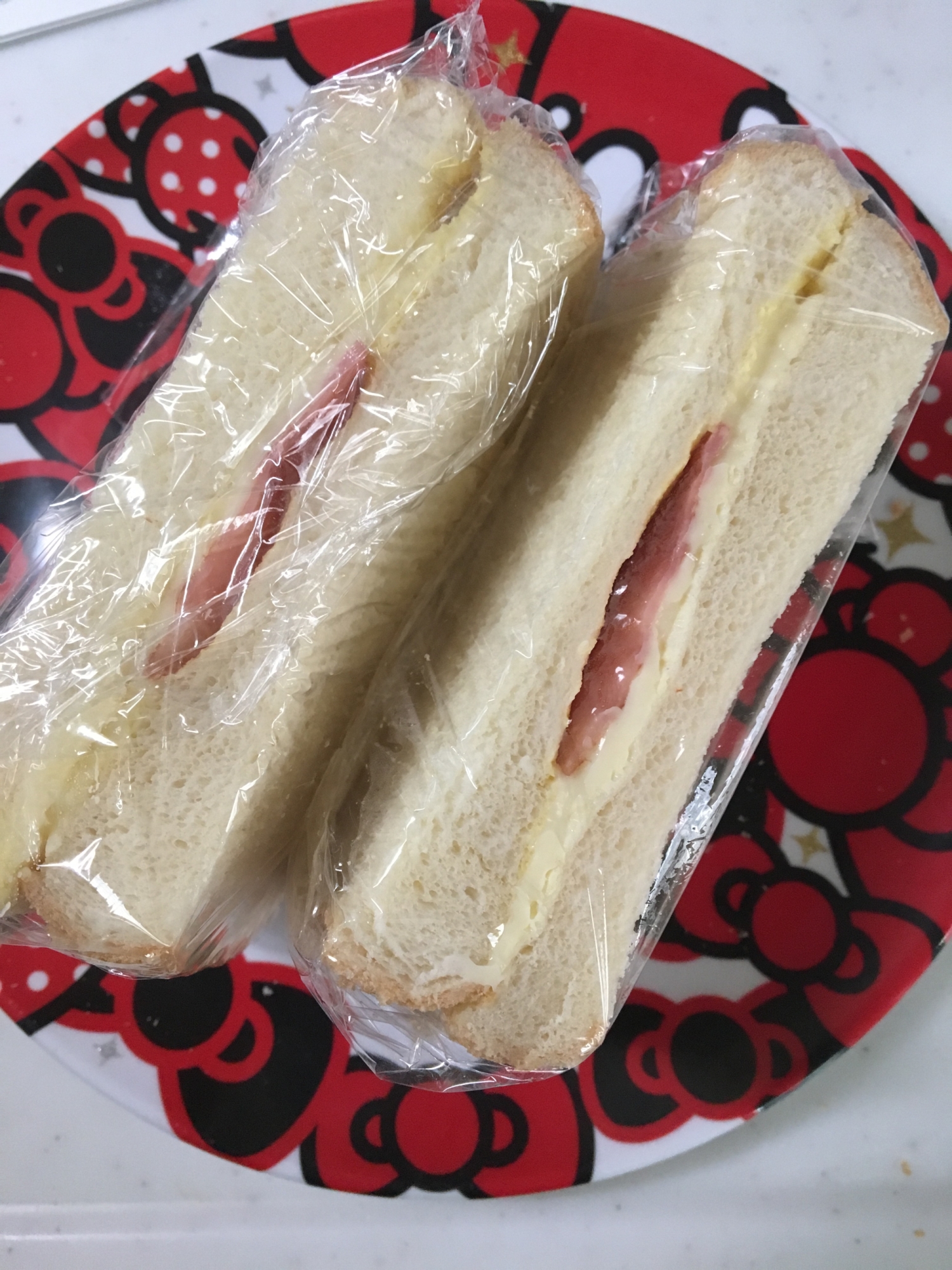 食パンで☆ベーコンチーズサンドイッチ(^○^)