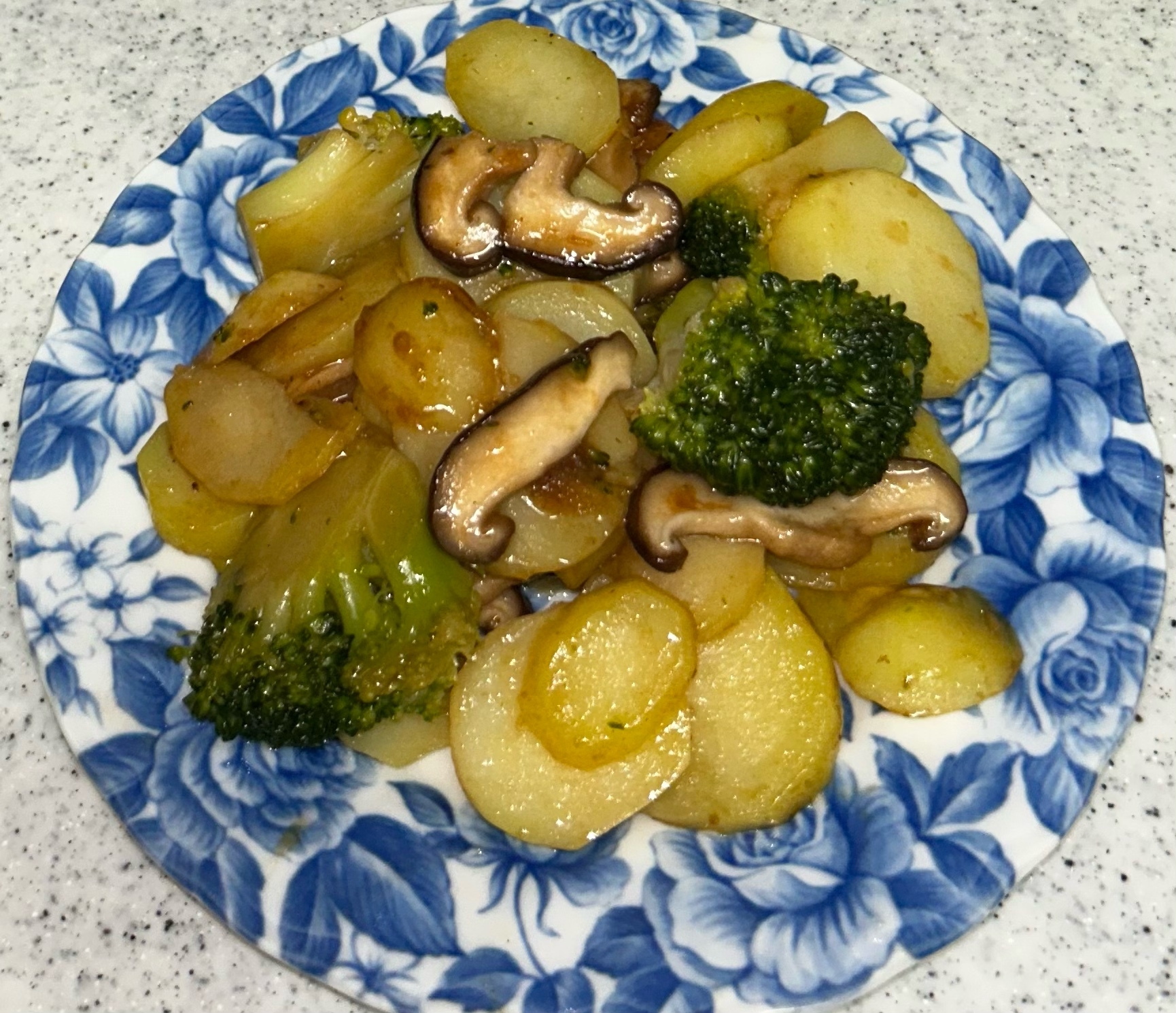 じゃがいもとブロッコリーの焼肉たれ炒め♩