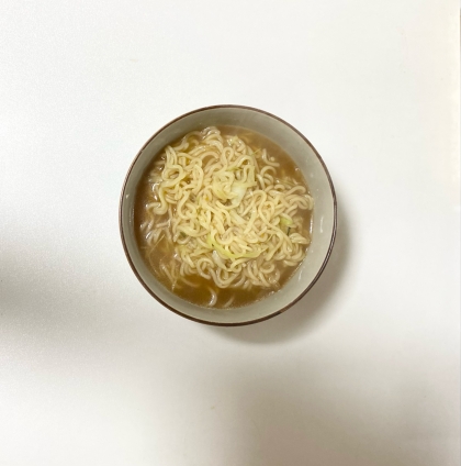 サッポロ一番塩ラーメンで作る豚肉ともやしラーメン