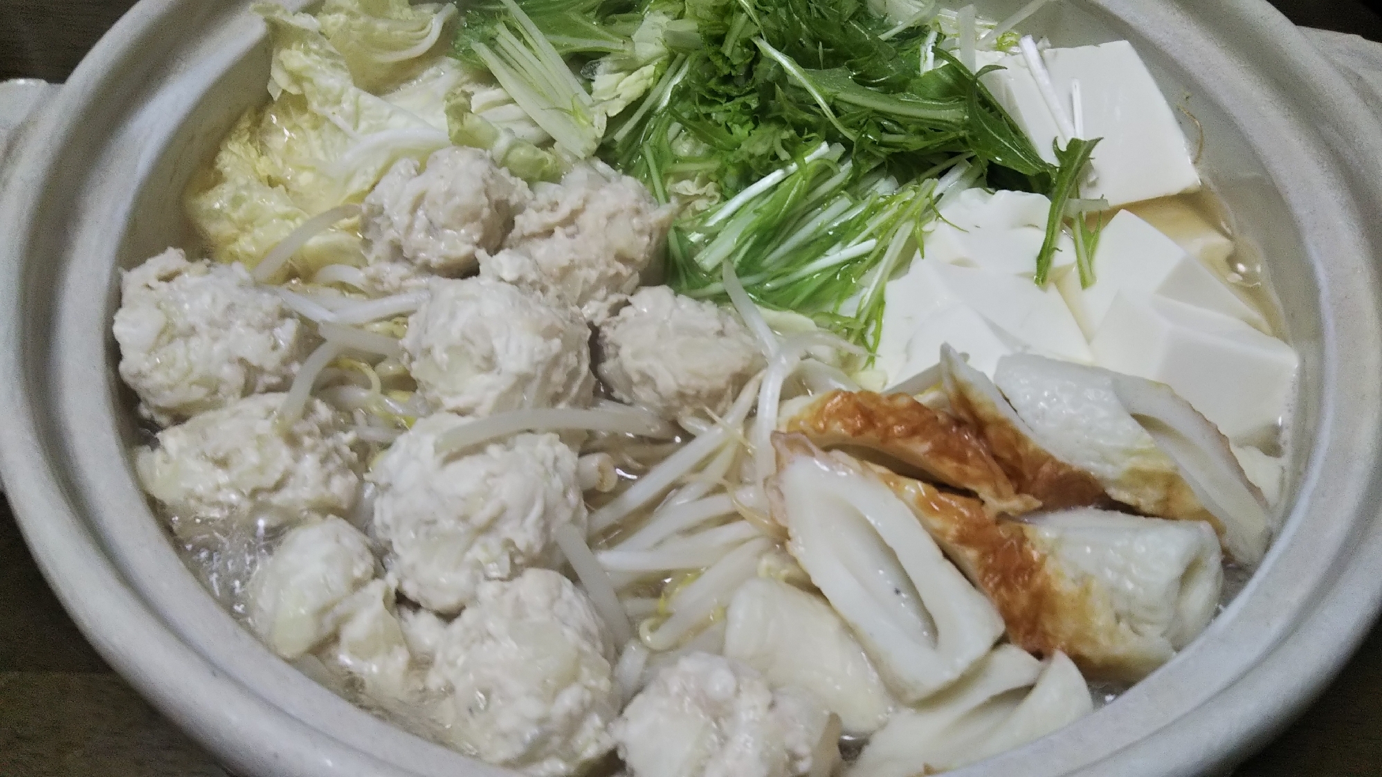 白菜と水菜と竹輪と豆腐入り鶏つくね鍋☆