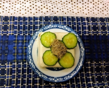 きゅうりととろろ昆布の冷奴
