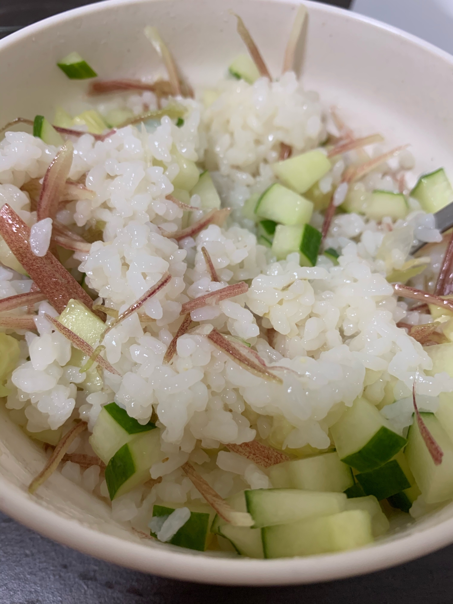 だしまろ酢で食感が楽しい野菜入り、即席酢飯
