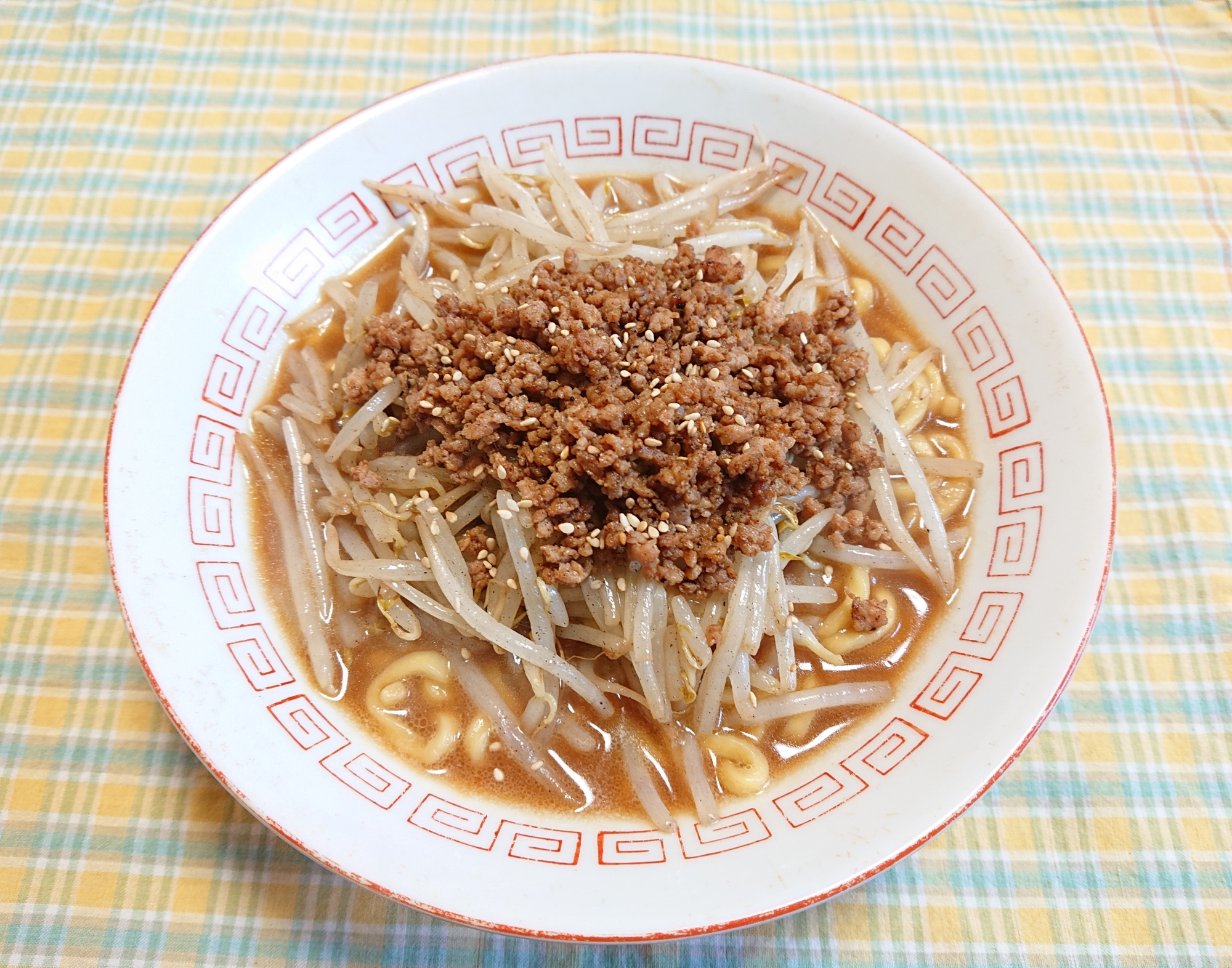 明星麺神☆肉そぼろともやしのこってり濃香豚骨醤油