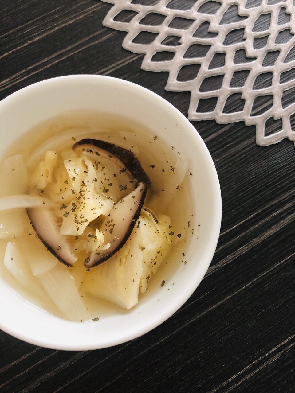 干し椎茸とキャベツと玉ねぎの洋風スープ