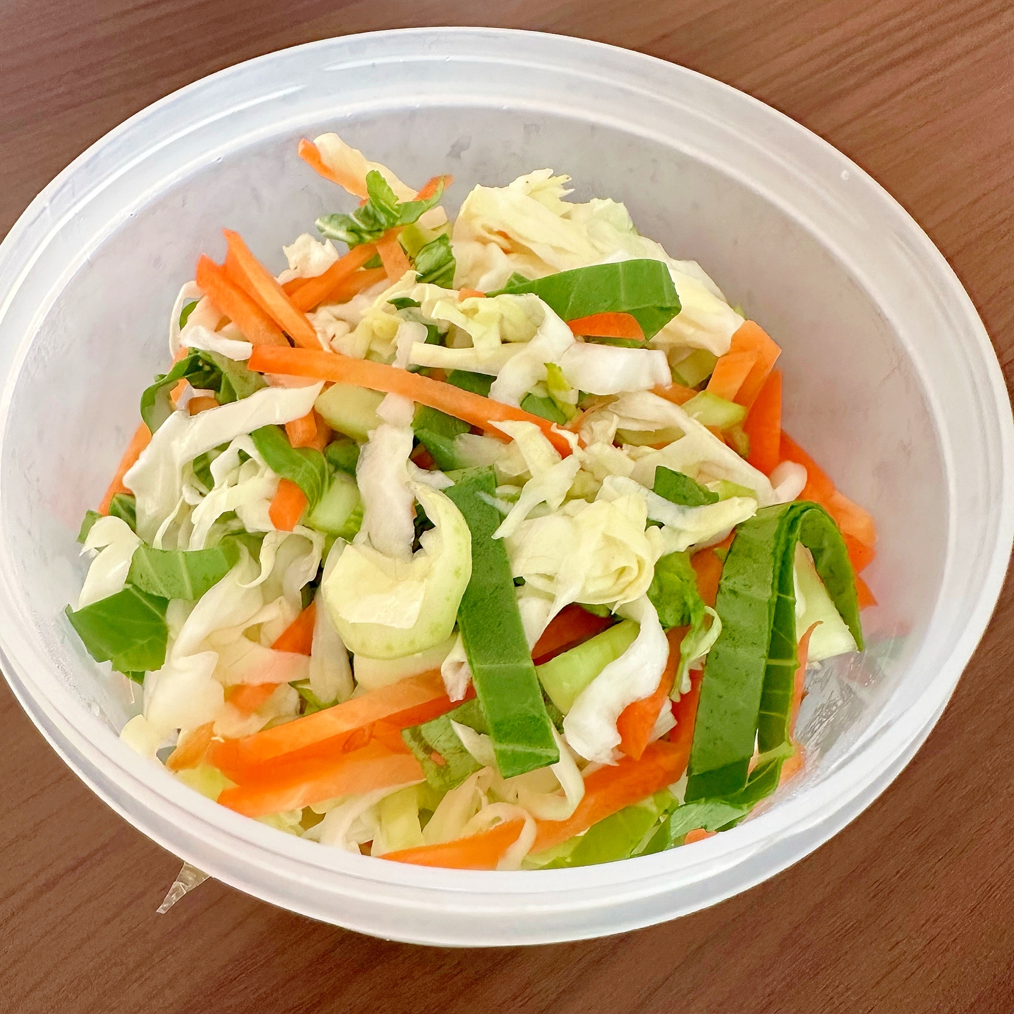 チンゲン菜とキャベツとにんじんのサラダベース˖*⚘