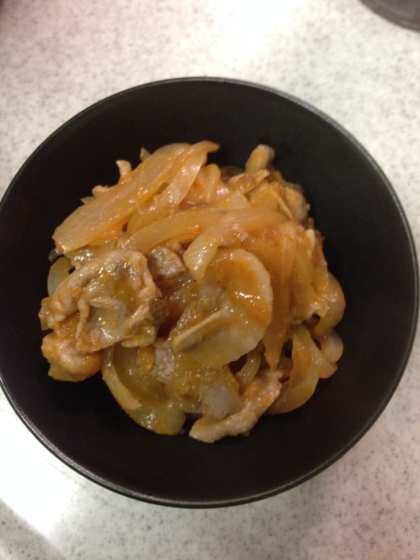 こんばんは(*^^*)
ピーマンの代わりに椎茸を入れて作りました。自家製ケチャップなので色が薄いですが、とても美味しかったです！