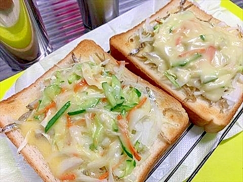 残った付け合わせ野菜でレベルUPじゃこチートースト