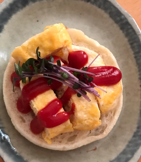 ケチャップと卵焼きのマフィントースト