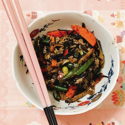 松山あげと人参とひじきの煮物