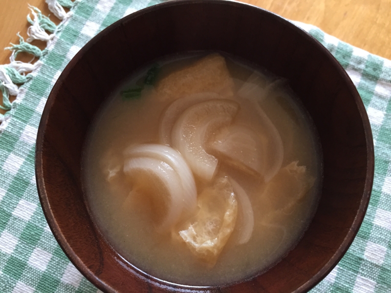 新玉ねぎと油揚げの味噌汁