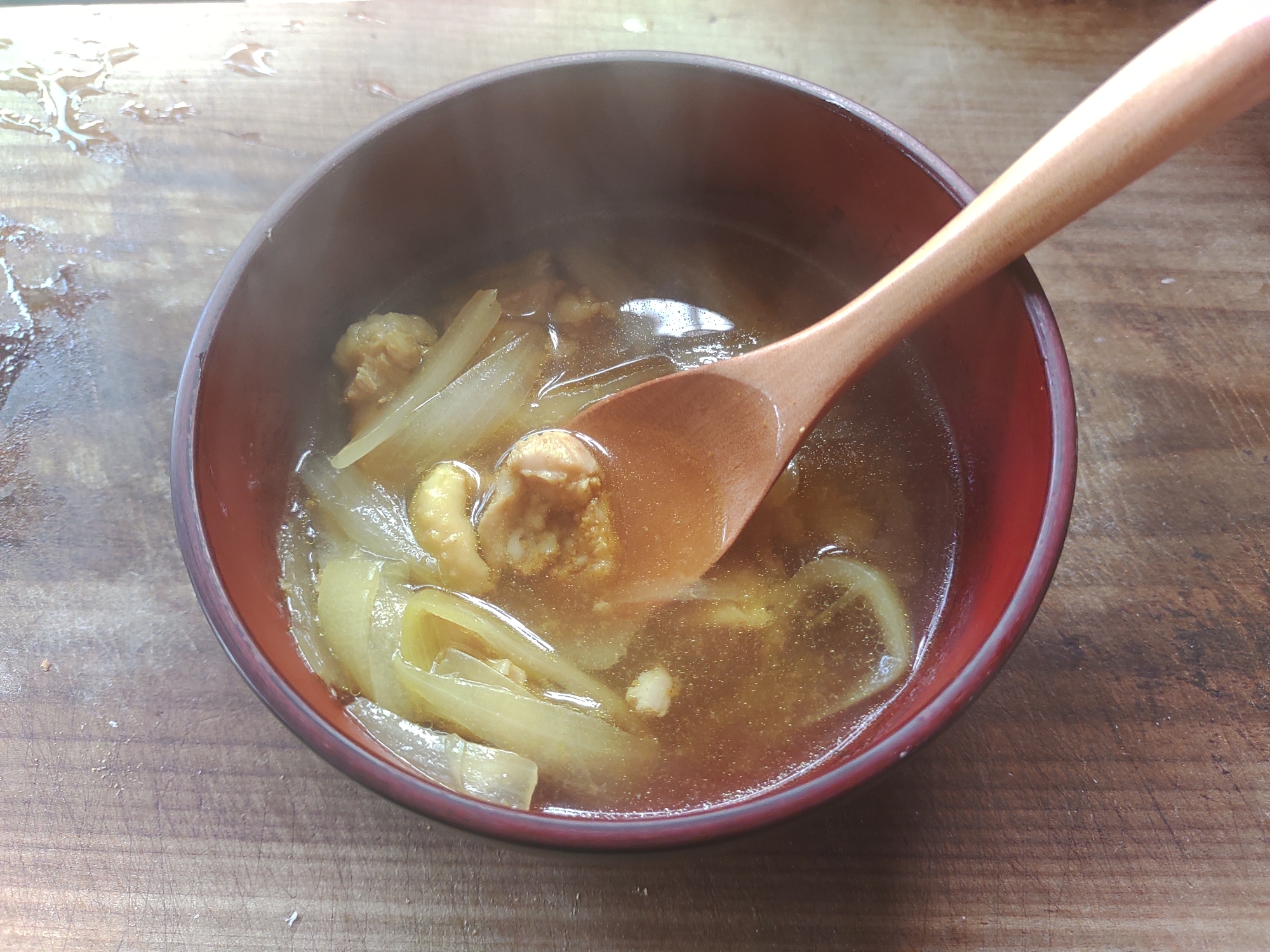 キャンプ場で水入れてたくだけチキンカレースープ