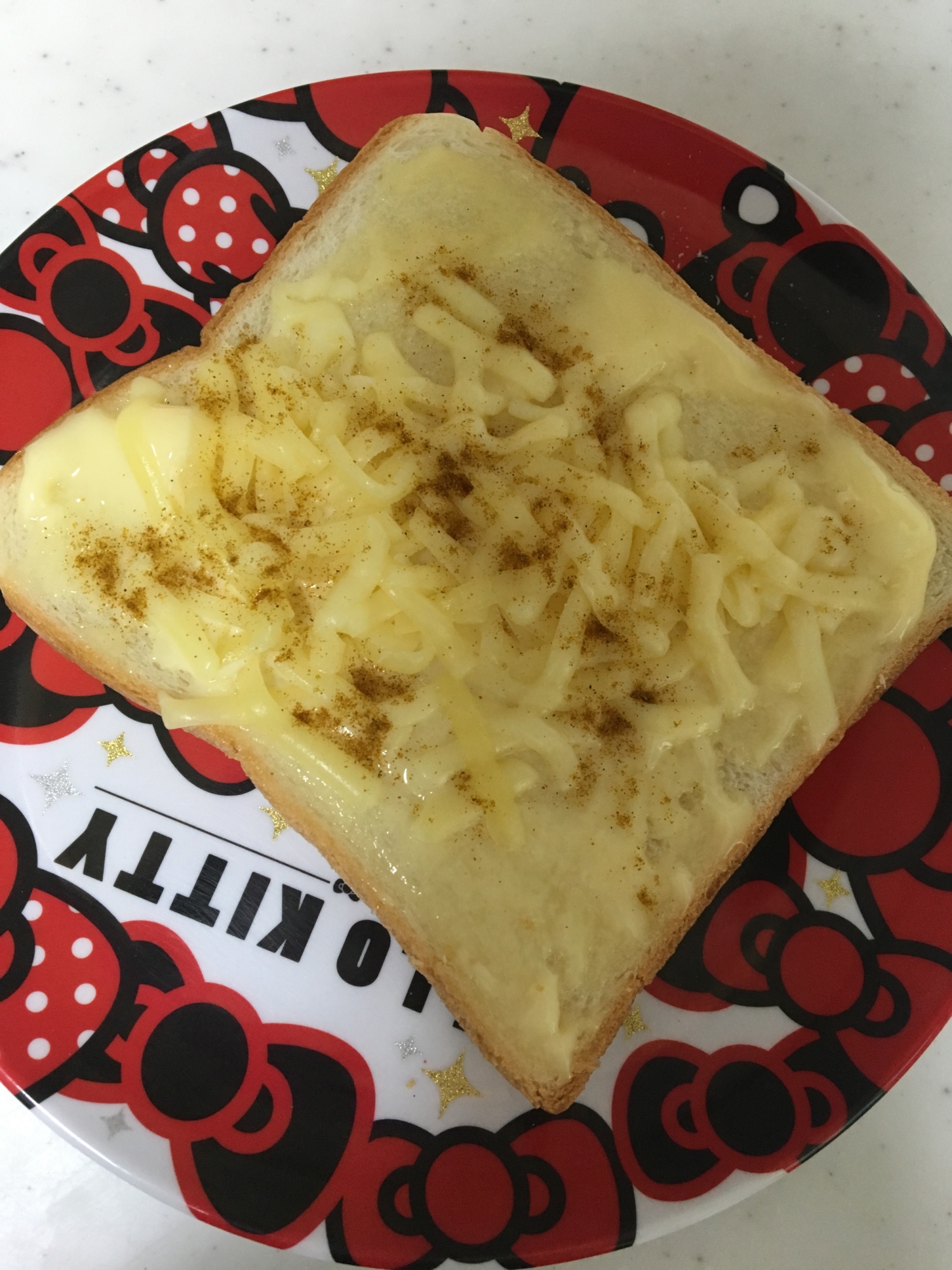 食パンで☆カレー粉ふりふり☆ミックスチーズトースト