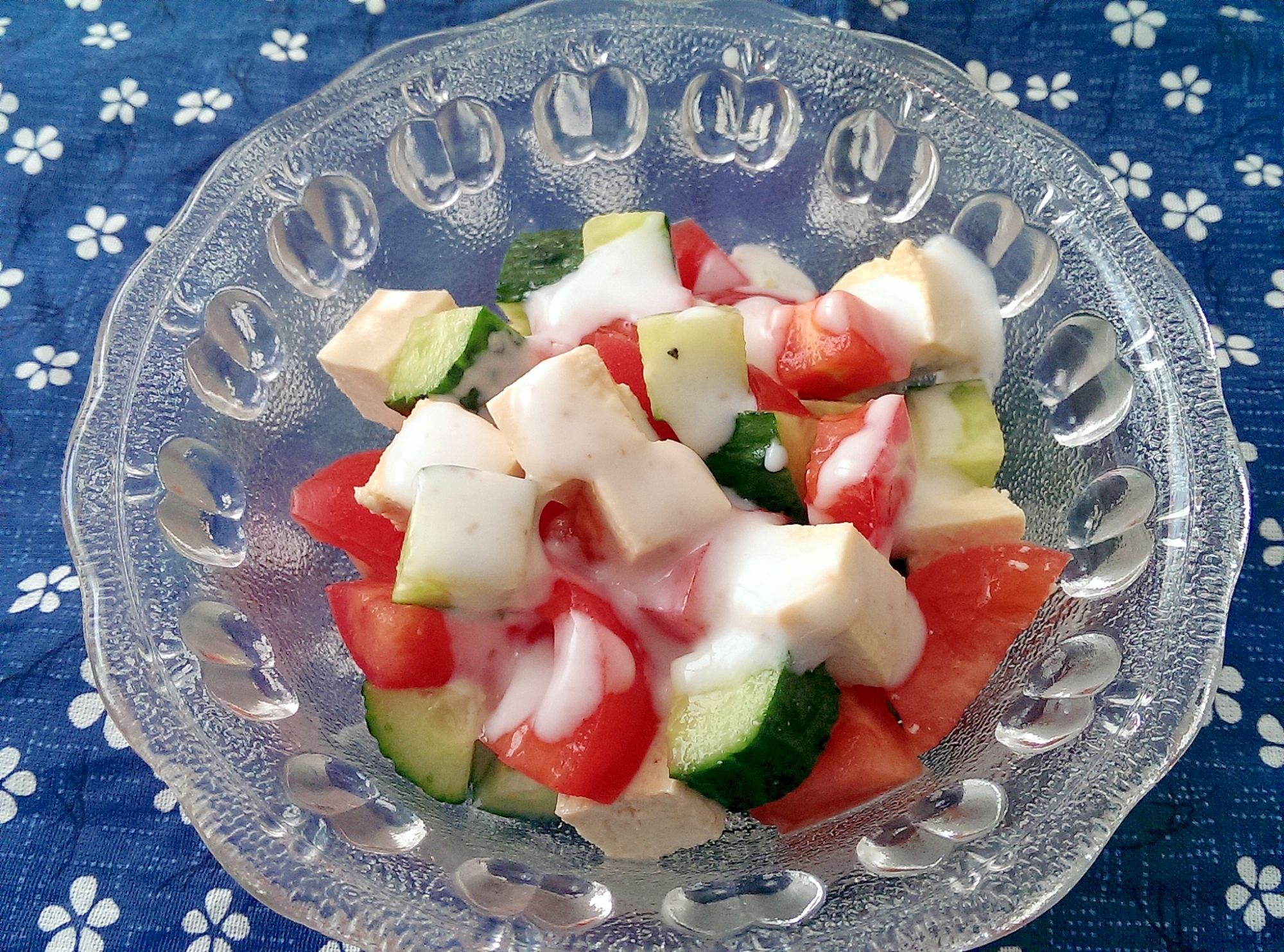 豆腐とトマトときゅうりのコロコロサラダ