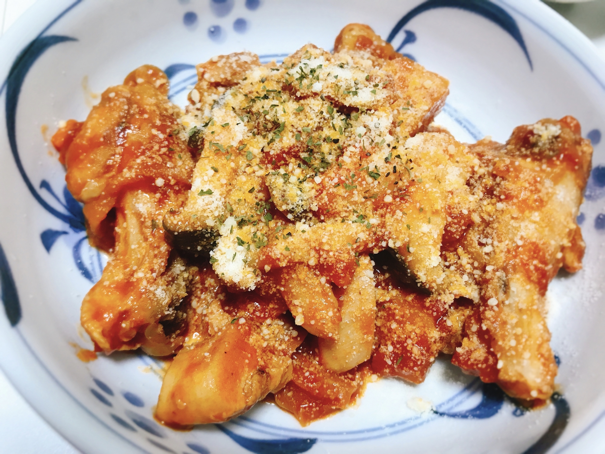 フライパンで作る！手羽元と鶏もも肉のトマト缶煮込み