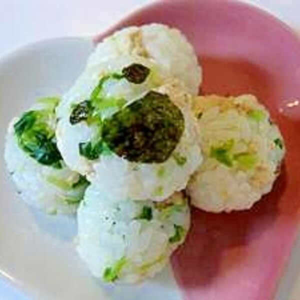 赤ちゃんの手づかみ食べにも そぼろと豆苗のおにぎり レシピ 作り方 By Hottyoi 楽天レシピ 赤ちゃんの手づかみ食べにも そぼろと豆苗のおにぎり レシピ 作り方 By Hottyoi 楽天レシピ